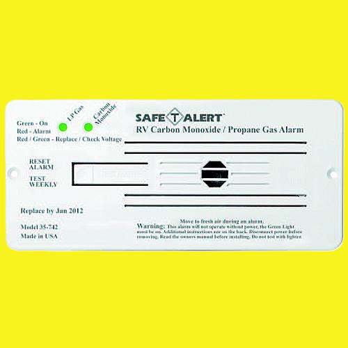 A white carbon monoxide and propane gas alarm